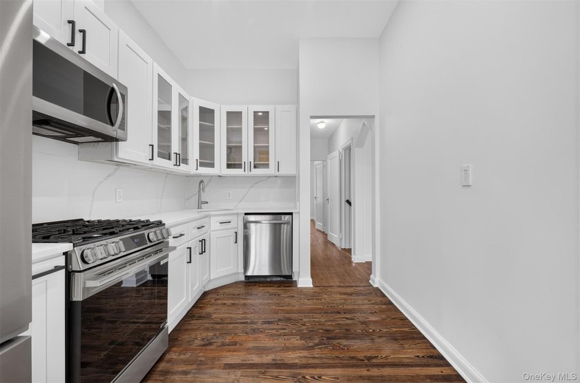 Perfectly situated in the heart of desirable Forest Hills, this - photo 8