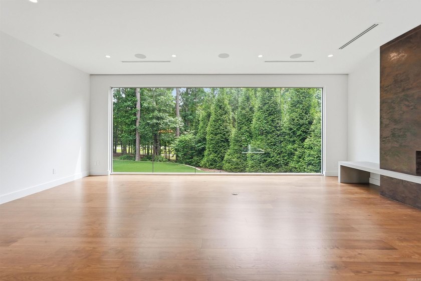 An extraordinary one-level estate in the prestigious gated - photo 8