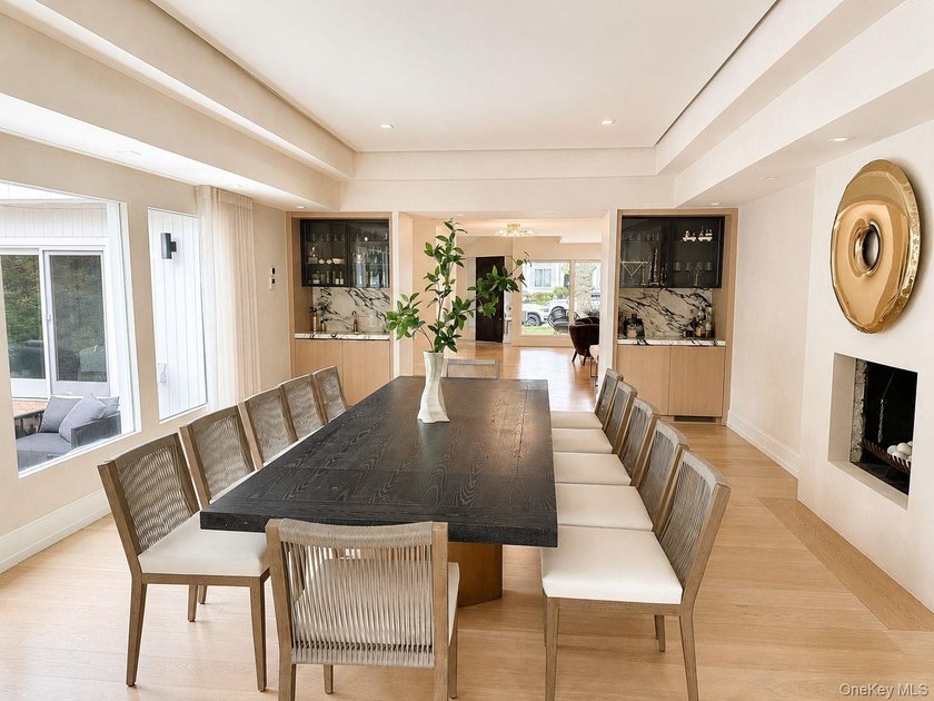Welcome to this exceptional contemporary residence featuring 6 - photo 7