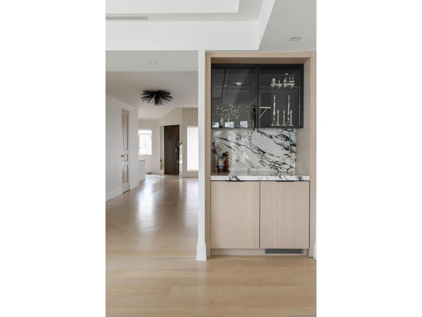 Welcome to this exceptional contemporary residence featuring 6 - photo 8