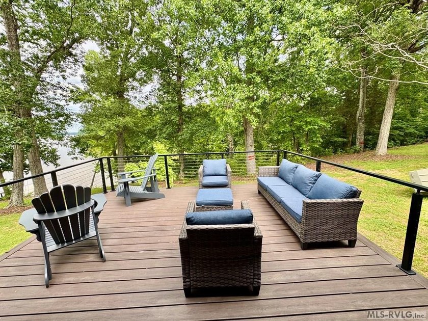 Beautiful Private Point Lake Retreat on the Roanoke River - photo 12