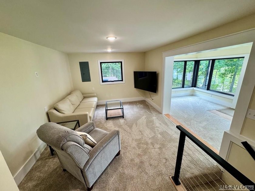 Beautiful Private Point Lake Retreat on the Roanoke River - photo 14
