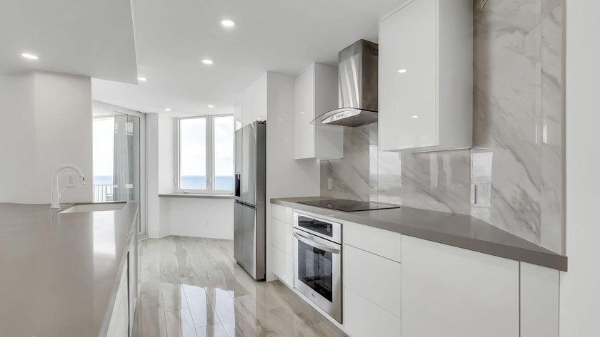 Welcome to this stunning turnkey 2-bedroom, 2-bathroom condo - photo 15