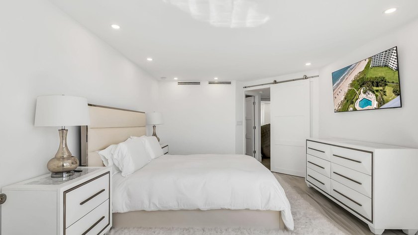 Welcome to this stunning turnkey 2-bedroom, 2-bathroom condo - photo 17