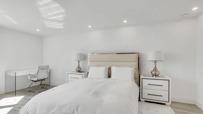 Welcome to this stunning turnkey 2-bedroom, 2-bathroom condo - photo 19