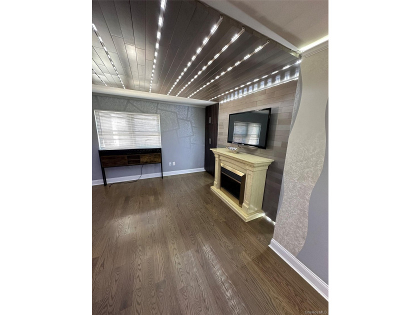Attention Investors! Newly renovated condo for sale with a - photo 3