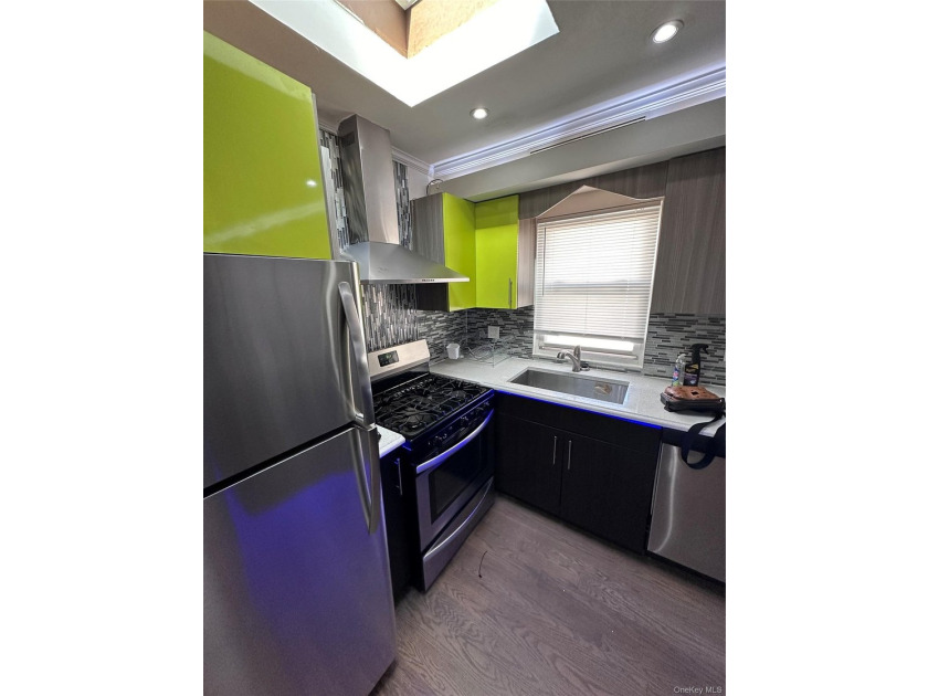 Attention Investors! Newly renovated condo for sale with a - photo 4