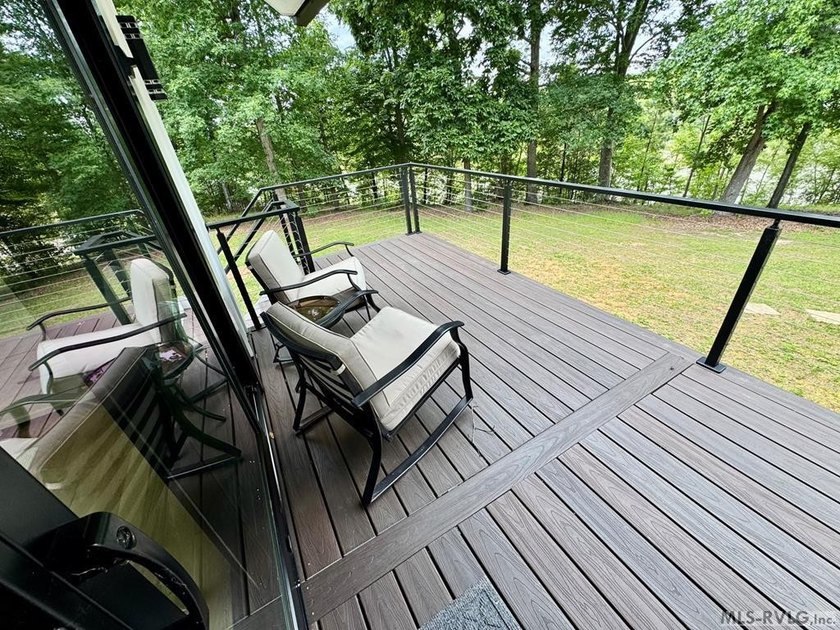 Beautiful Private Point Lake Retreat on the Roanoke River - photo 27