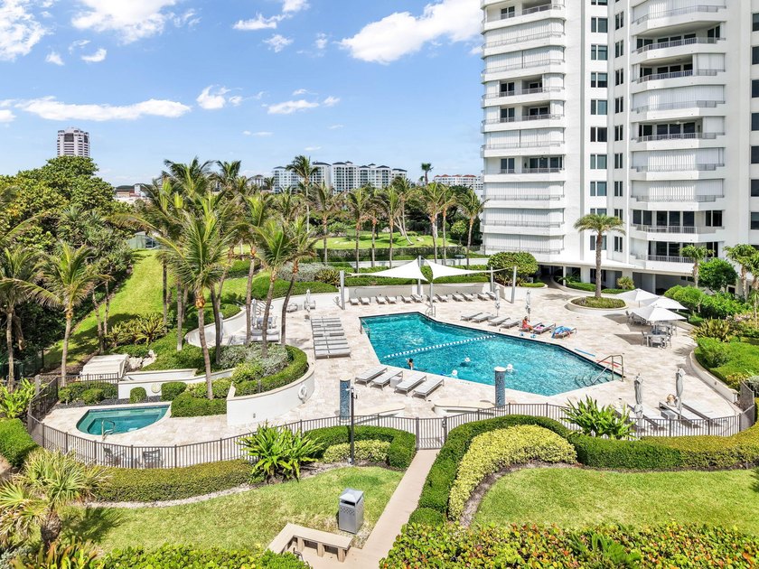 Welcome to this stunning turnkey 2-bedroom, 2-bathroom condo - photo 32