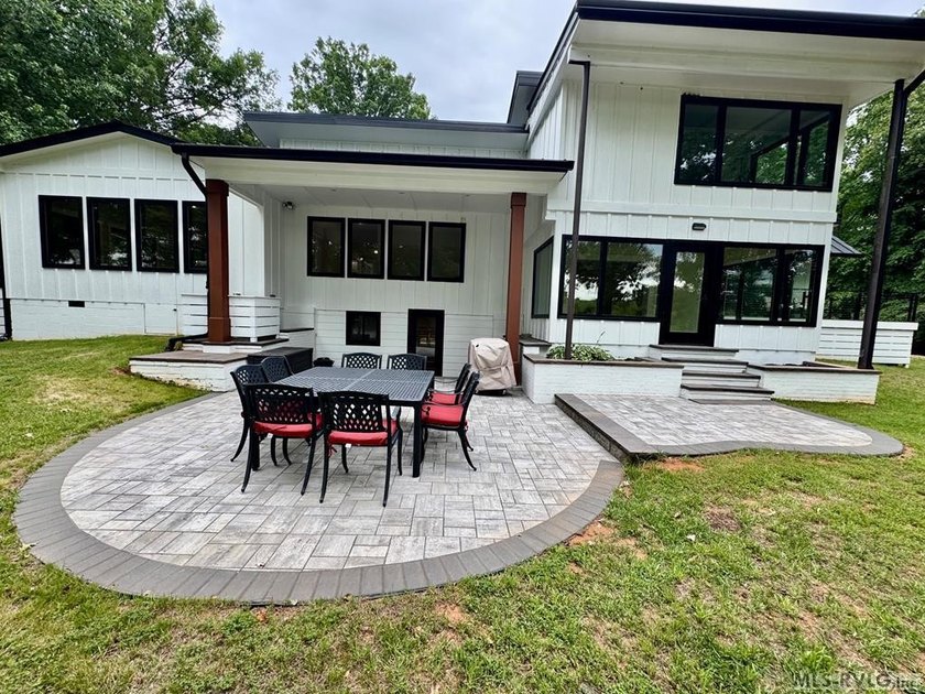 Beautiful Private Point Lake Retreat on the Roanoke River - photo 32