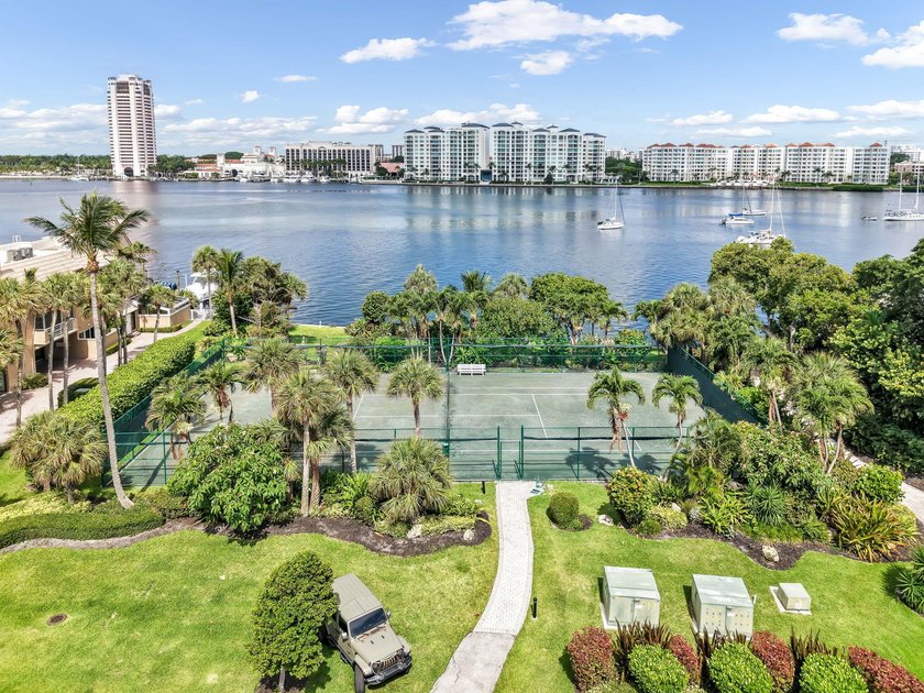 Welcome to this stunning turnkey 2-bedroom, 2-bathroom condo - photo 40