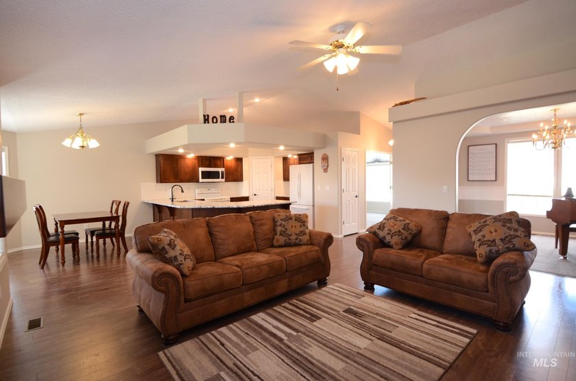 This charming, turn-key former parade home is completely move-in - photo 12