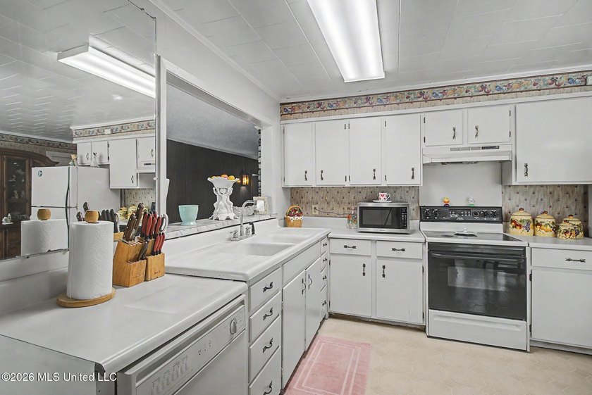 Nestled in a picturesque, park-like setting, this spacious 3,297 - photo 12