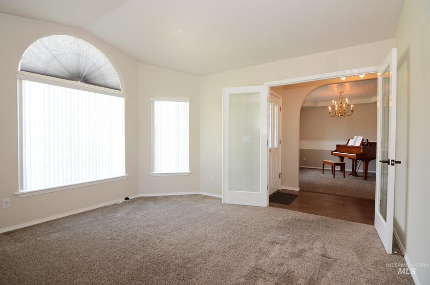 This charming, turn-key former parade home is completely move-in - photo 14
