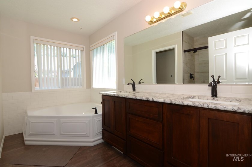 This charming, turn-key former parade home is completely move-in - photo 21