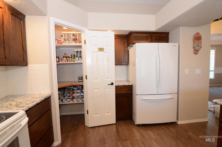 This charming, turn-key former parade home is completely move-in - photo 24