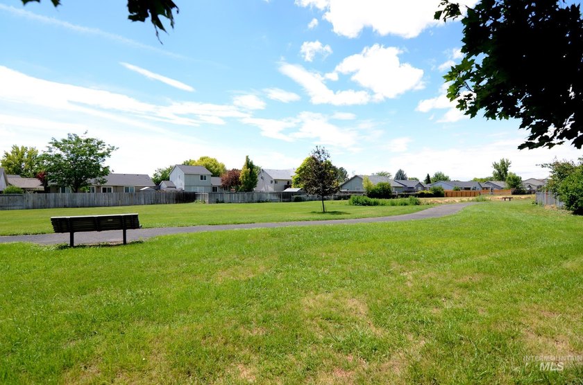 This charming, turn-key former parade home is completely move-in - photo 32