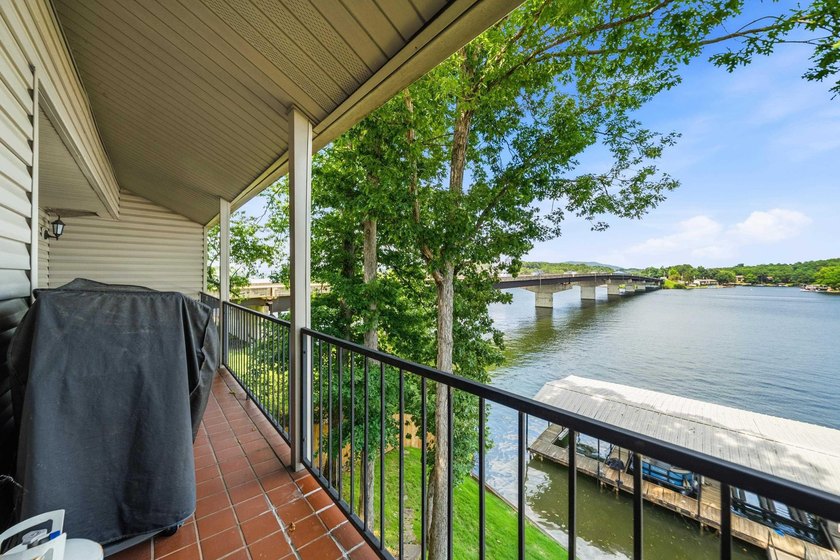 Experience the ultimate Lake Hamilton lifestyle in this - photo 34