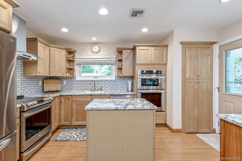 Welcome to 276 Parkway Drive in the Peconic River Park community - photo 13