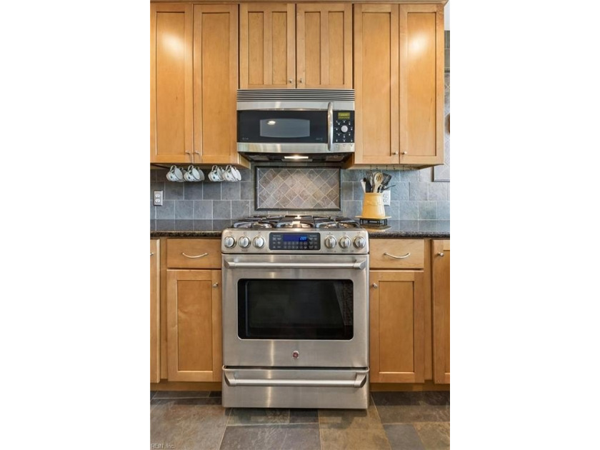 Step into this beautifully updated condo just in time for summer - photo 15