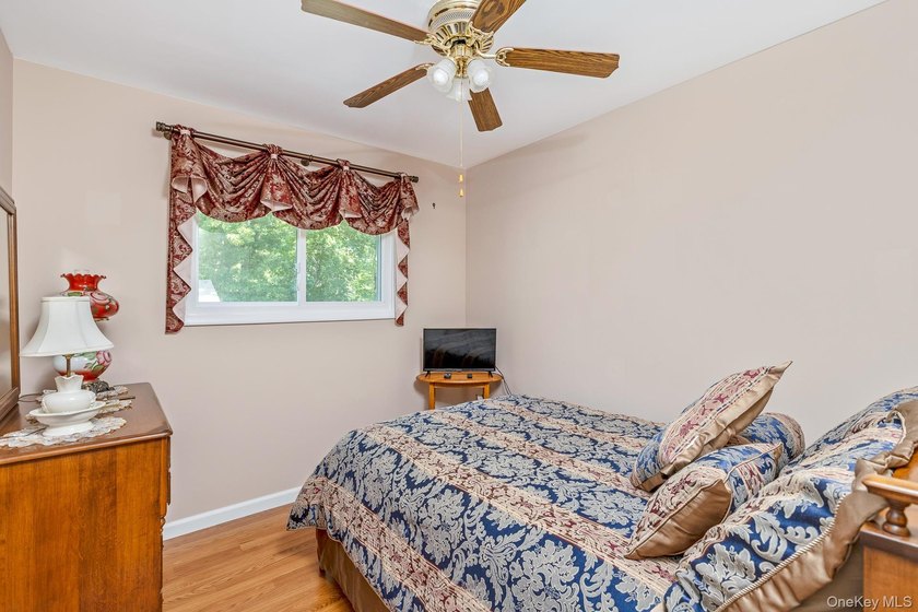 Welcome to 276 Parkway Drive in the Peconic River Park community - photo 17