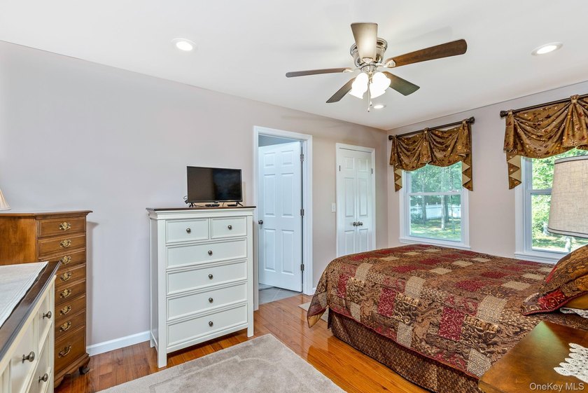 Welcome to 276 Parkway Drive in the Peconic River Park community - photo 20