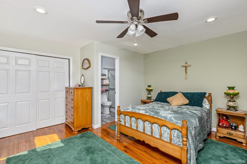 Welcome to 276 Parkway Drive in the Peconic River Park community - photo 24
