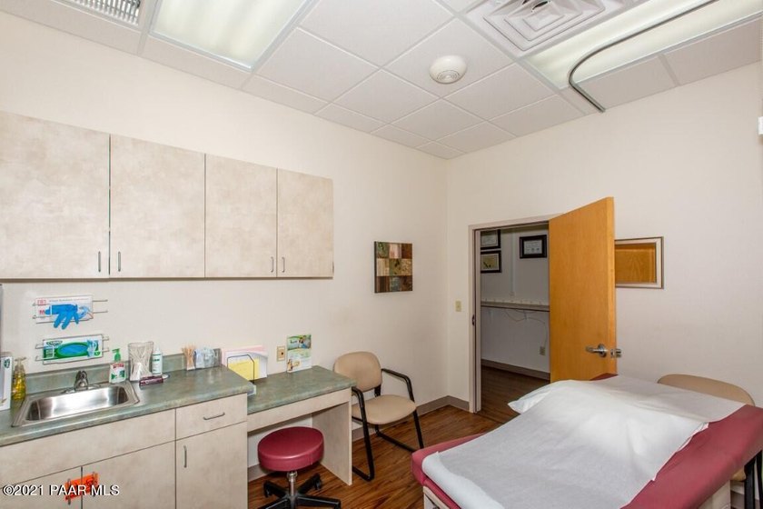 Single-Tenant NNN Investment Opportunity offered at $1,600,000 - photo 31