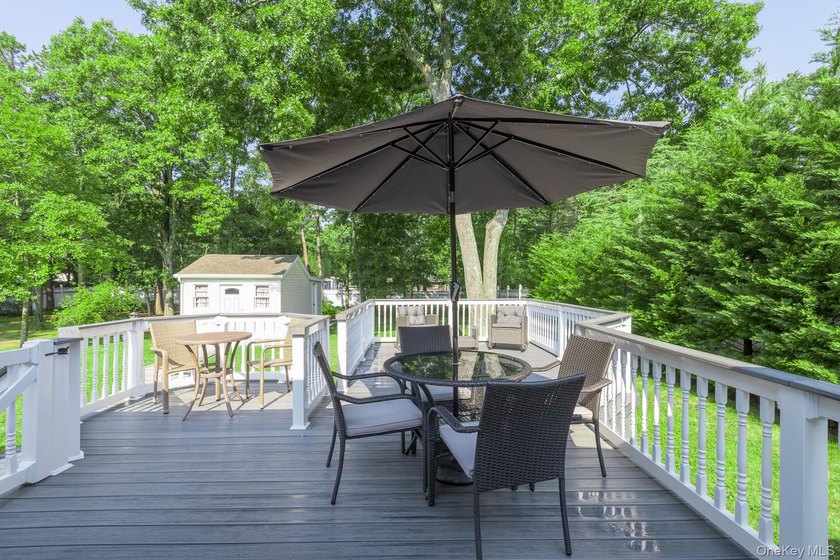 Welcome to 276 Parkway Drive in the Peconic River Park community - photo 32