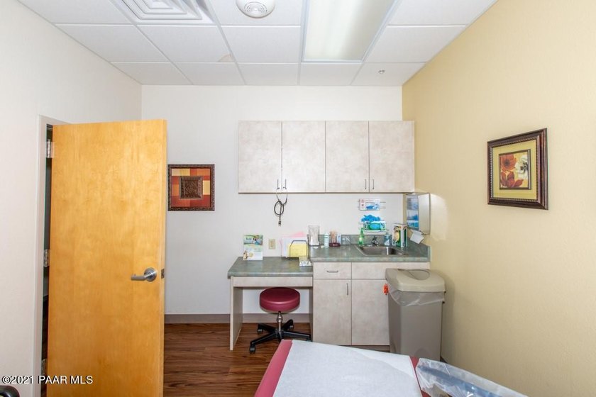 Single-Tenant NNN Investment Opportunity offered at $1,600,000 - photo 32