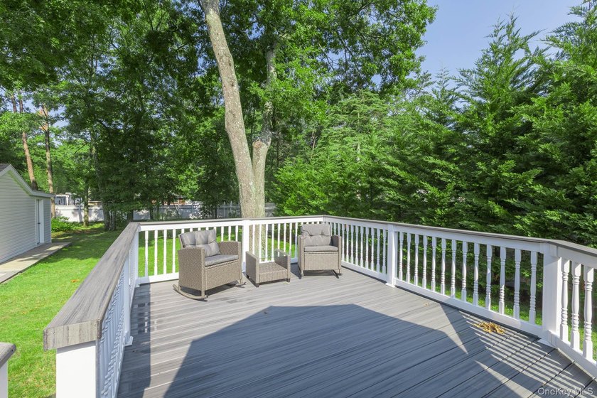 Welcome to 276 Parkway Drive in the Peconic River Park community - photo 34