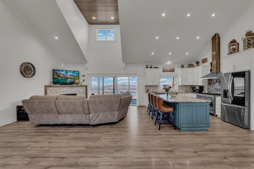 Classy, luxurious comfort with panoramic views of Dale Hollow - photo 35