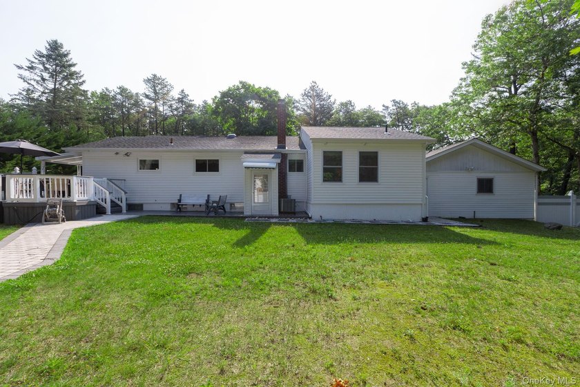 Welcome to 276 Parkway Drive in the Peconic River Park community - photo 38