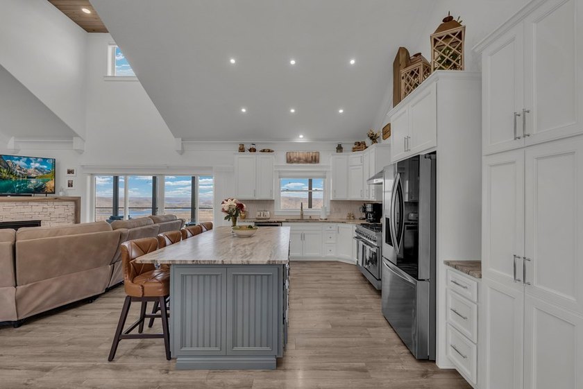 Classy, luxurious comfort with panoramic views of Dale Hollow - photo 42