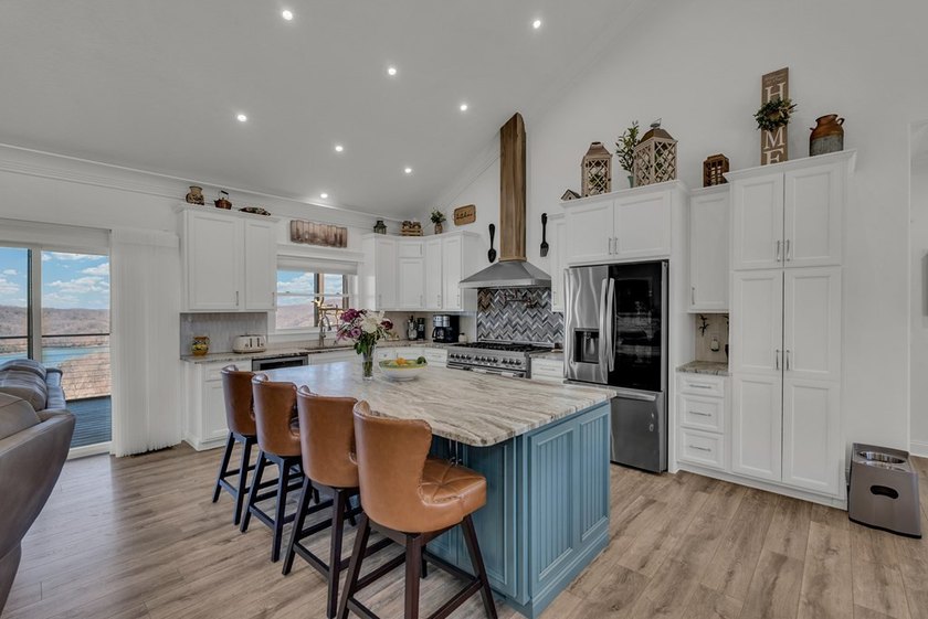 Classy, luxurious comfort with panoramic views of Dale Hollow - photo 43