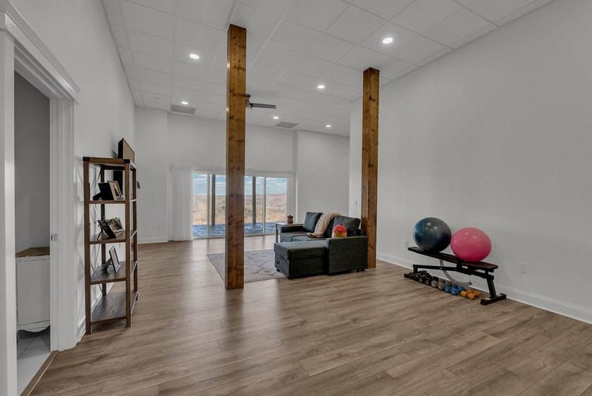 Classy, luxurious comfort with panoramic views of Dale Hollow - photo 46
