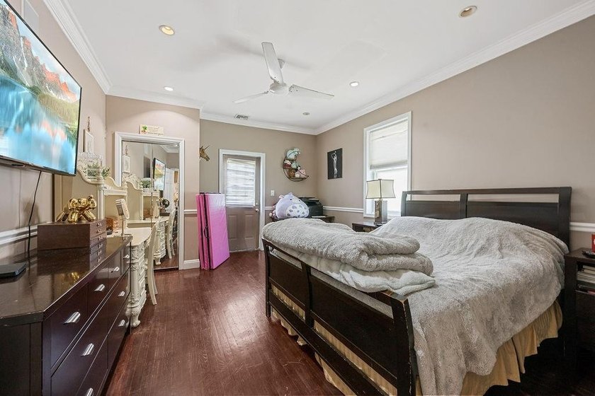 Welcome to 296 Edgewater Street, an extraordinary luxury - photo 16