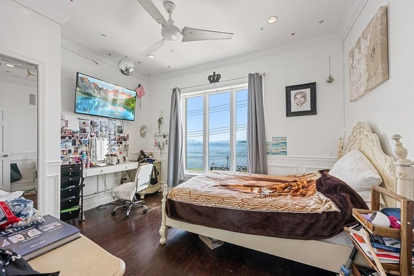 Welcome to 296 Edgewater Street, an extraordinary luxury - photo 18