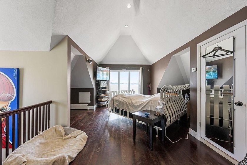 Welcome to 296 Edgewater Street, an extraordinary luxury - photo 19