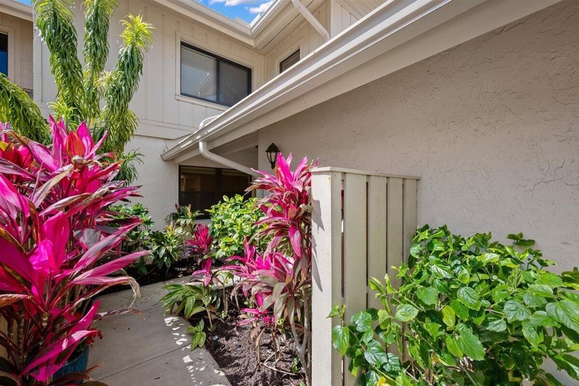 Immaculate and move in ready, this light and bright first floor - photo 2