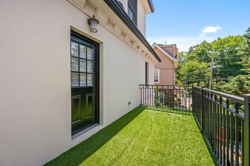 Welcome to 296 Edgewater Street, an extraordinary luxury - photo 33