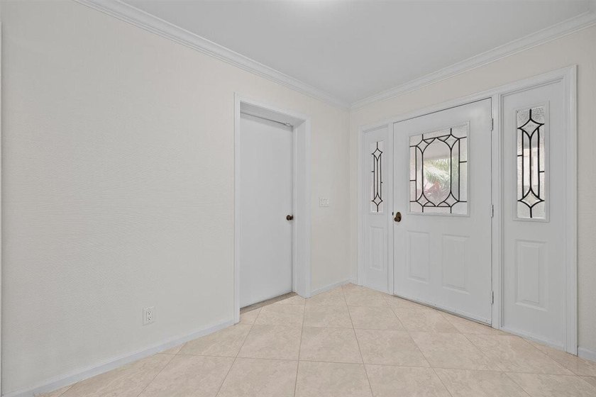 Immaculate and move in ready, this light and bright first floor - photo 6