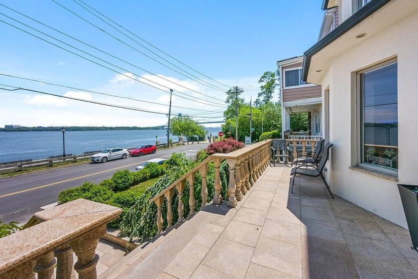 Welcome to 296 Edgewater Street, an extraordinary luxury - photo 37