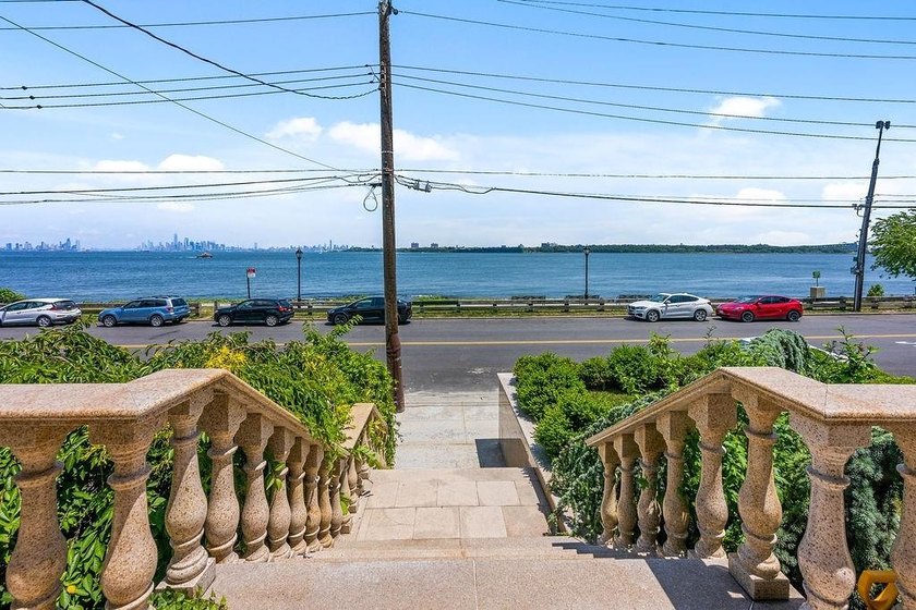 Welcome to 296 Edgewater Street, an extraordinary luxury - photo 41