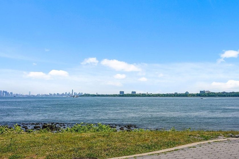 Welcome to 296 Edgewater Street, an extraordinary luxury - photo 42