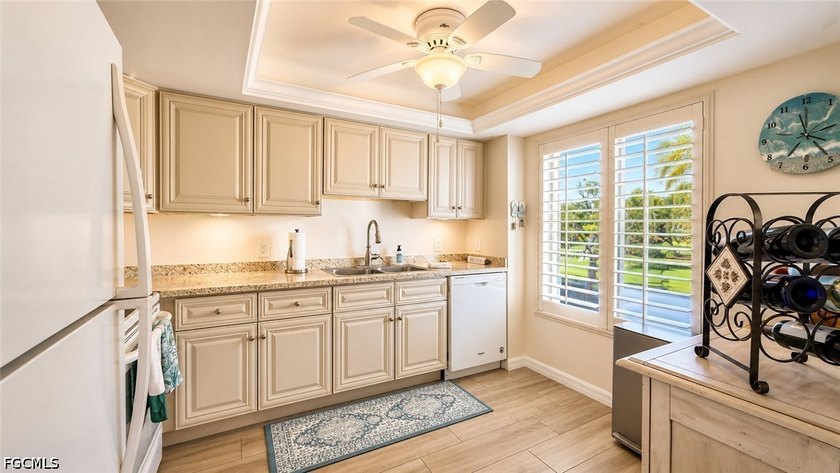Welcome to resort-style living in one of Fort Myers' premier 55+ - photo 8