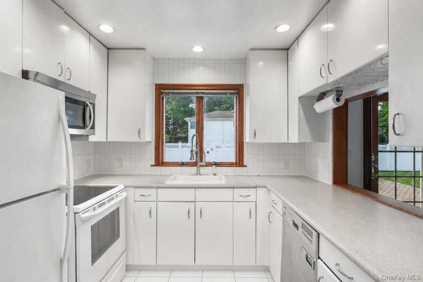Welcome Home to your Move In Ready Expanded Cape in Massapequa - photo 12