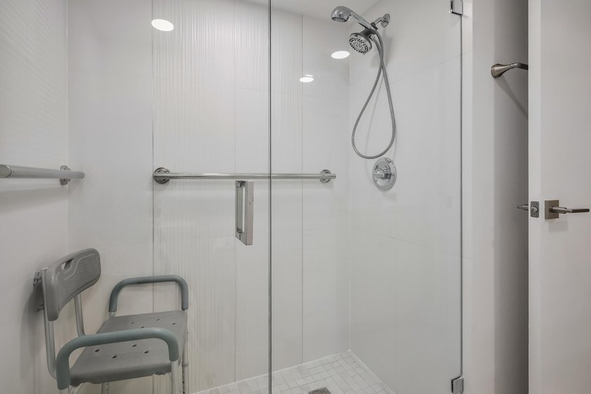 HURRY! THIS UPDATED, BRIGHT, CORNER CONDO IS PRICED BELOW MARKET - photo 16