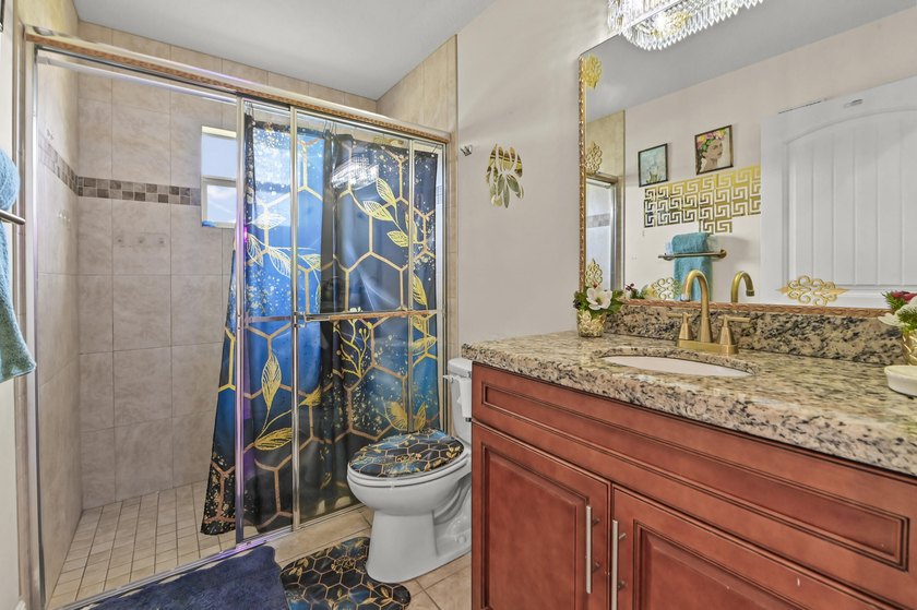 Welcome to this beautiful Port St. Lucie 4 bedrooms and 2 - photo 19