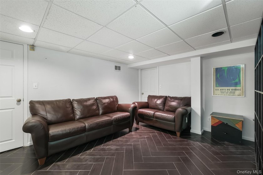 Welcome Home to your Move In Ready Expanded Cape in Massapequa - photo 29